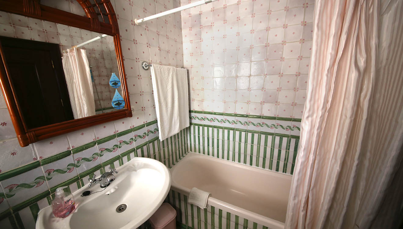 one of the courtyard villas - bathroom